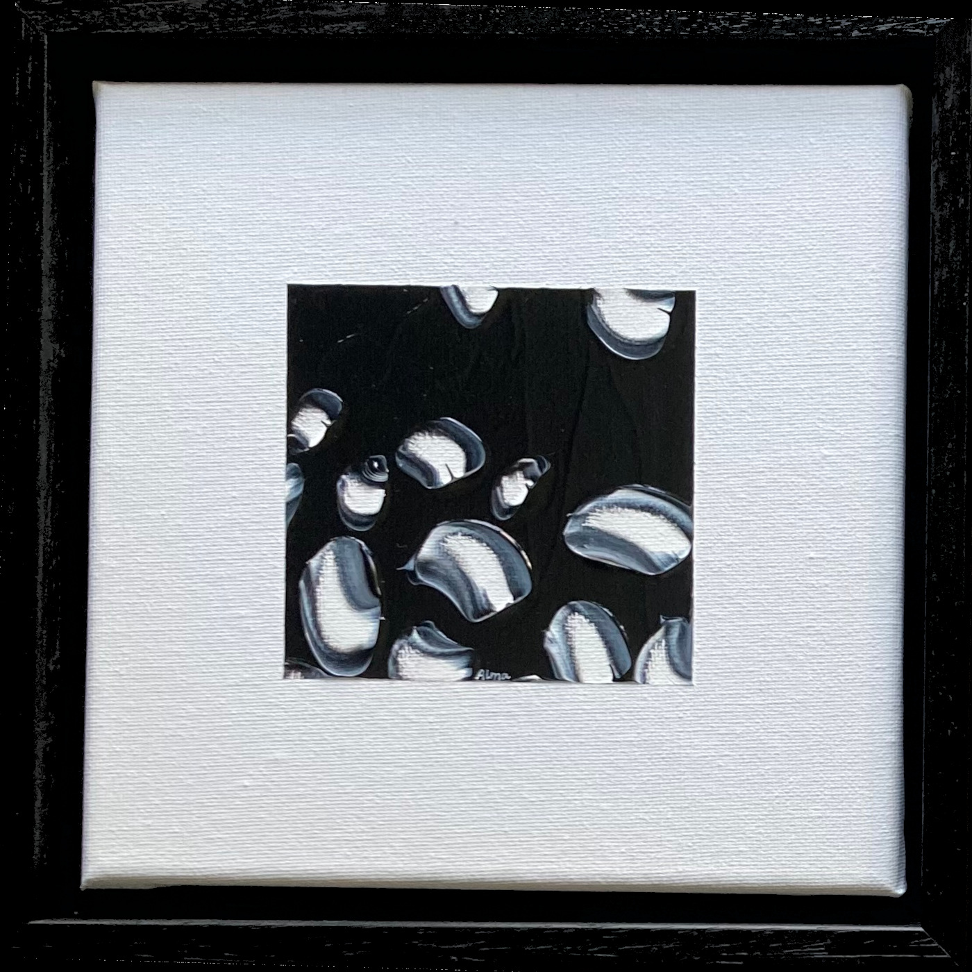 Zwart-wit abstract mosselschilderij van Alma Jansen