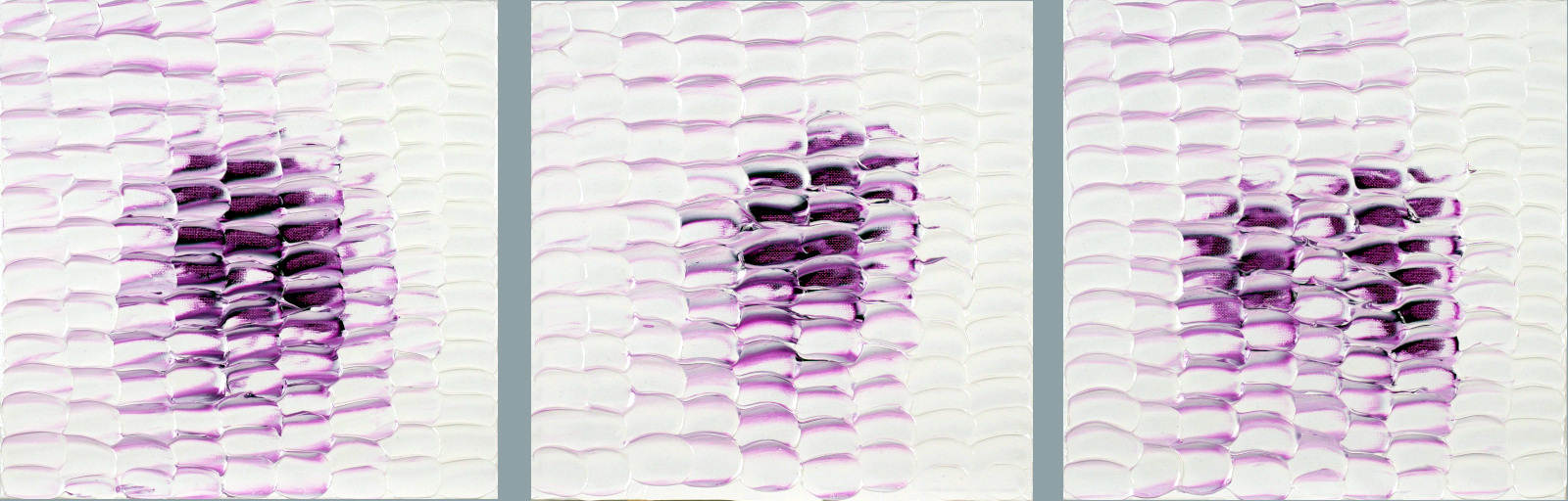 Abstract drieluik schilderij Violet/Wit van Alma Jansen, drie panelen van 30 x 30 cm in harmonieus geheel.
