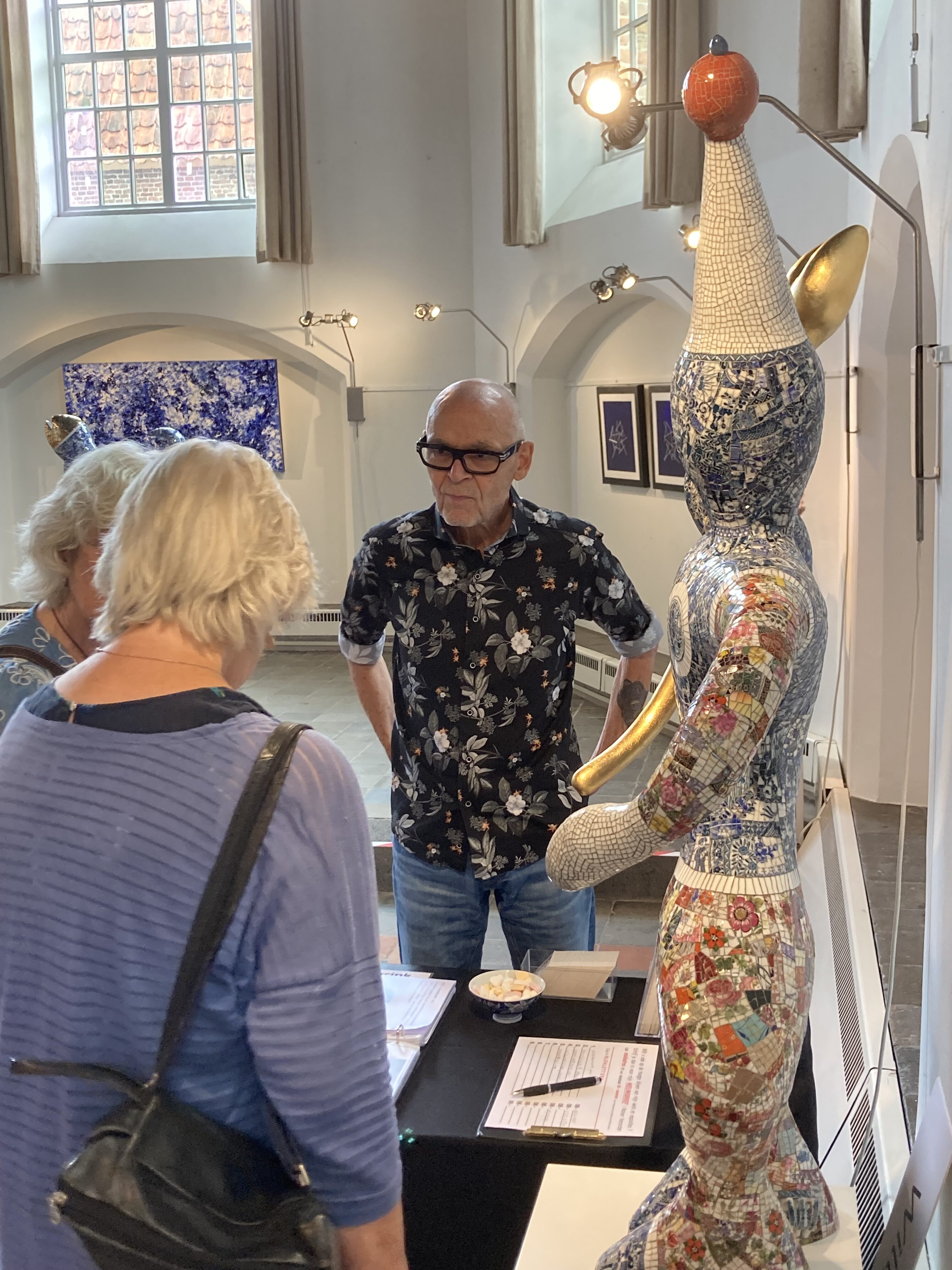 Willy Alferink in gesprek tijdens Blauw & Blauw Bronkhorst