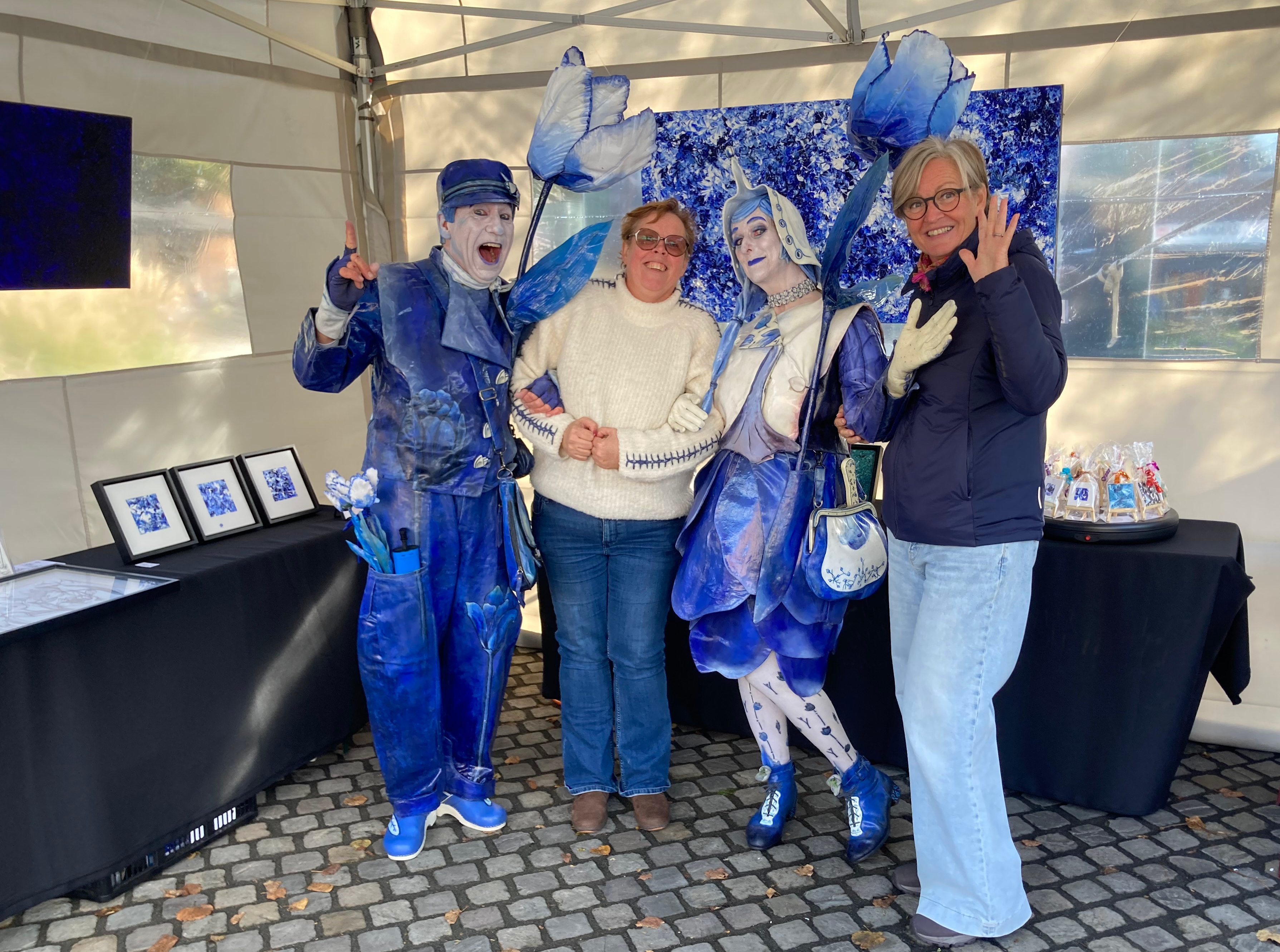 Samen op de foto in onze tent